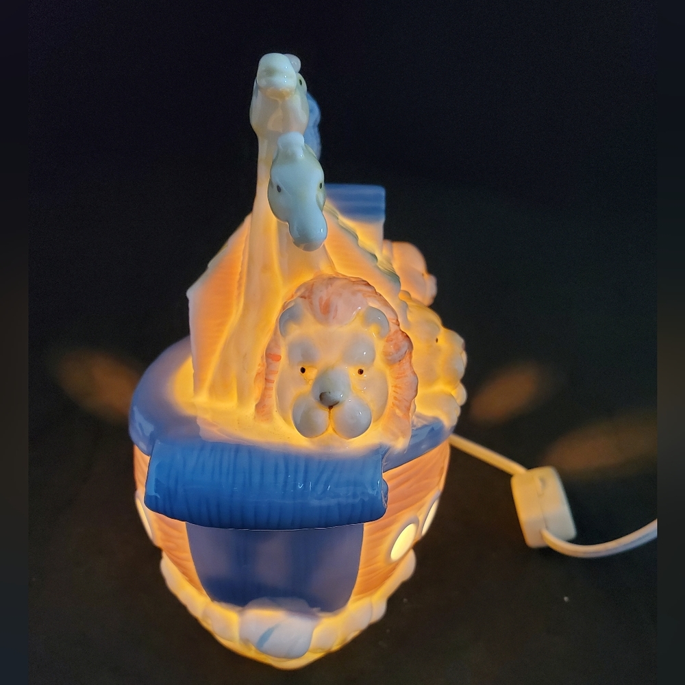 Cosmos Gifts Noah's Ark Night Light - Picture 12 of 16